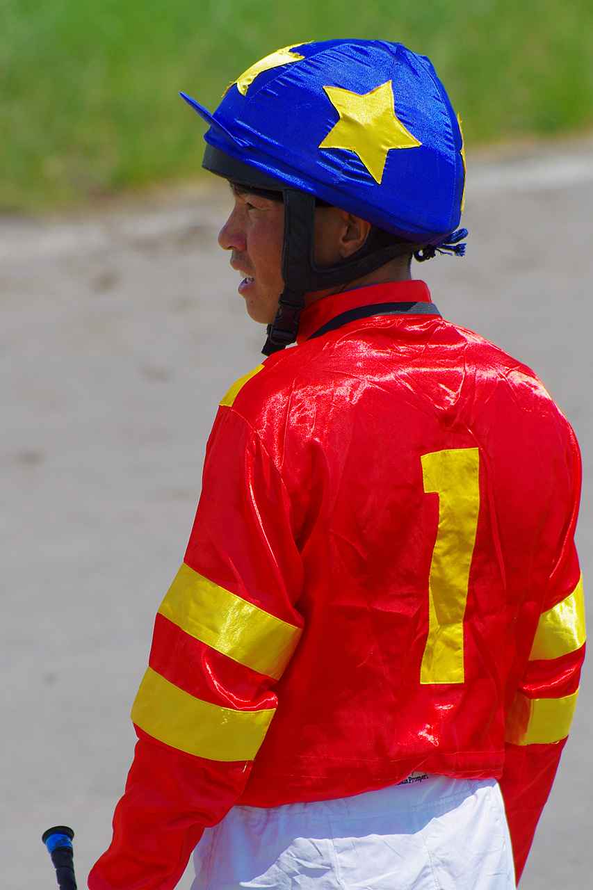 阿曼游泳选手一路领先，稳坐第一名