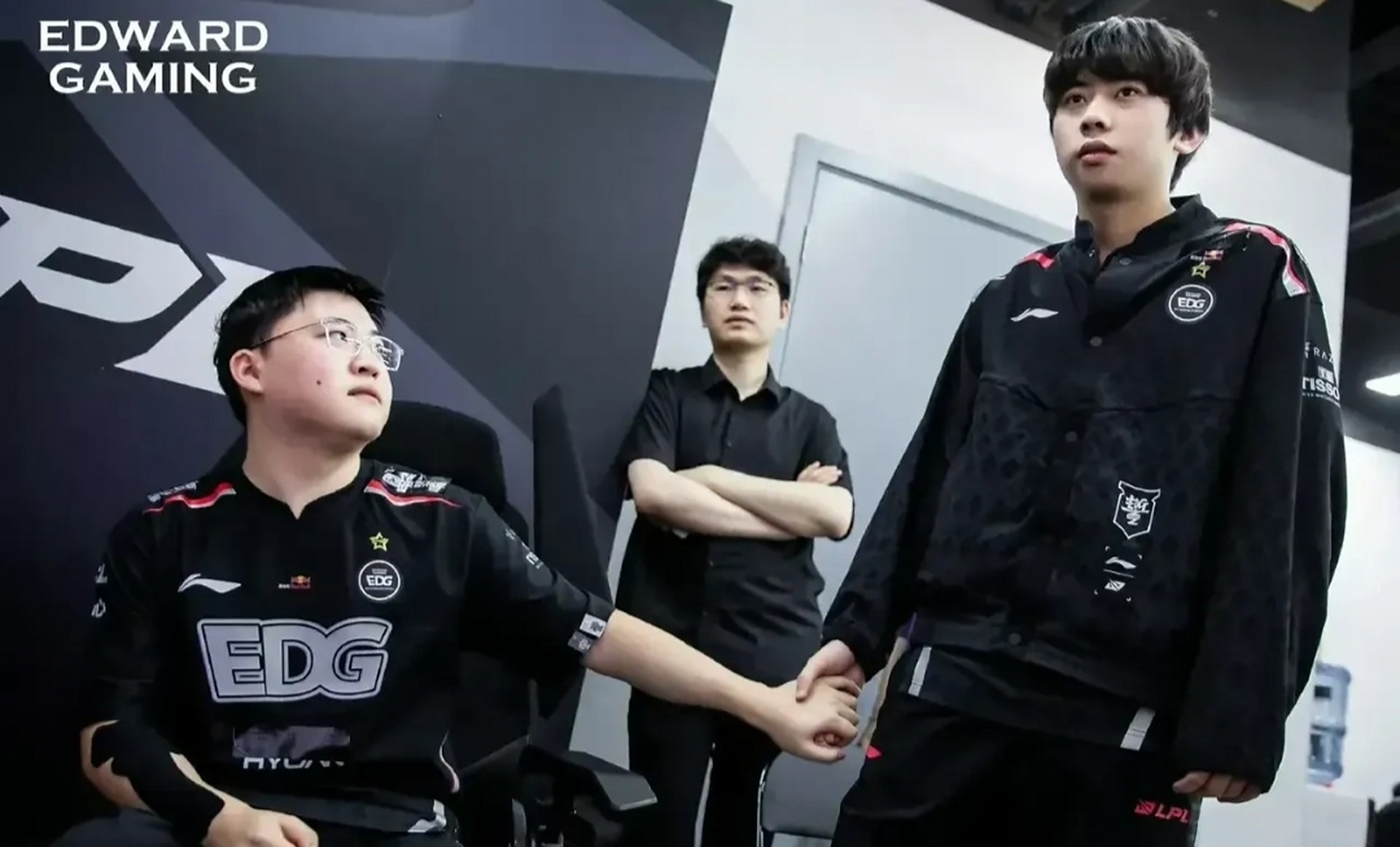 关于JDG横扫EDG，Uzi单局斩获MVP入围赛3:0（广州）的信息