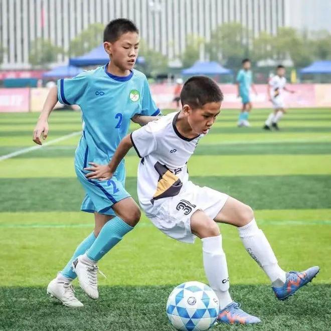 披荆斩棘的比赛过程展现出球员们的勇气和毅力！的简单介绍