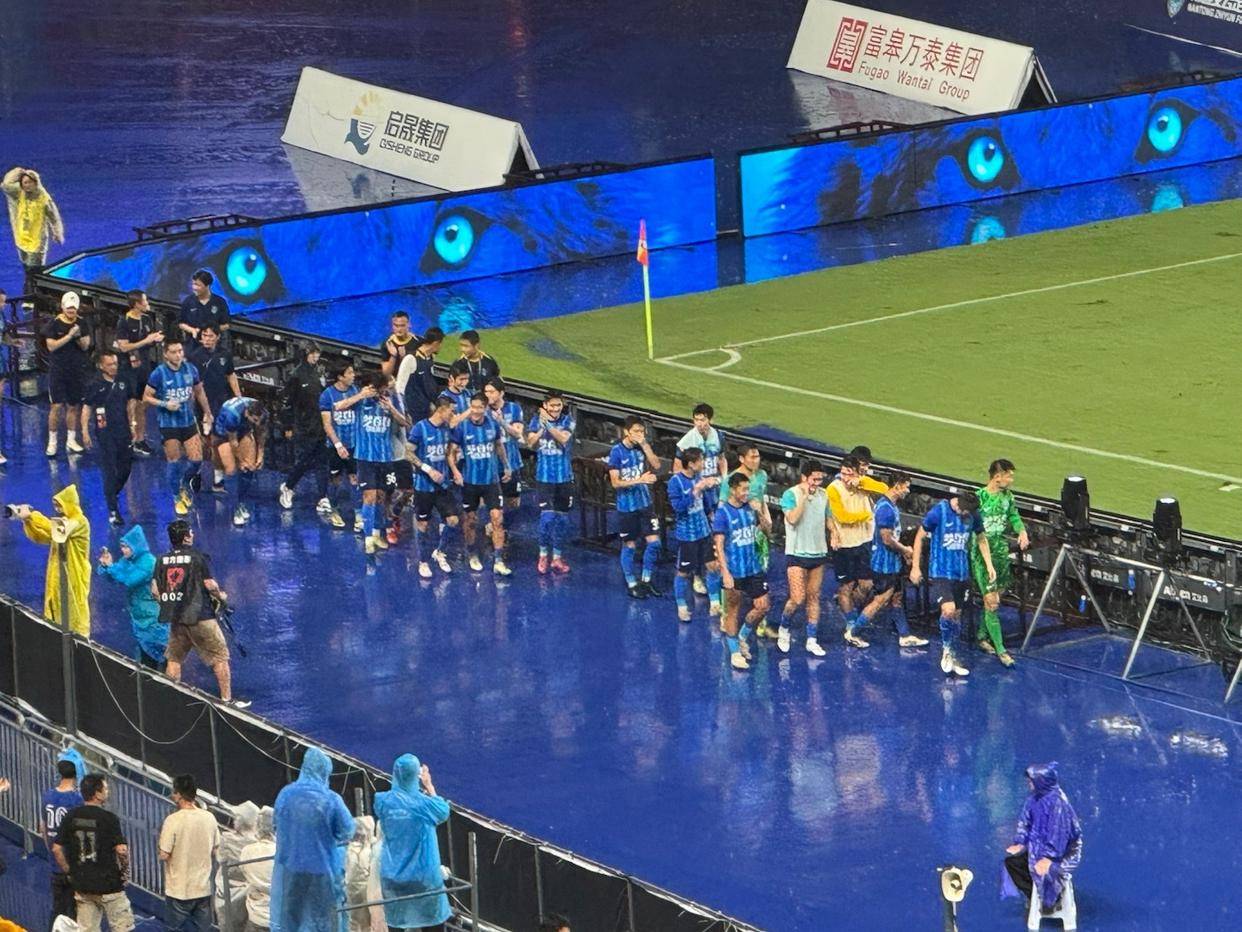 包含重庆力帆客场击败广州恒大，取得一波三连胜的词条