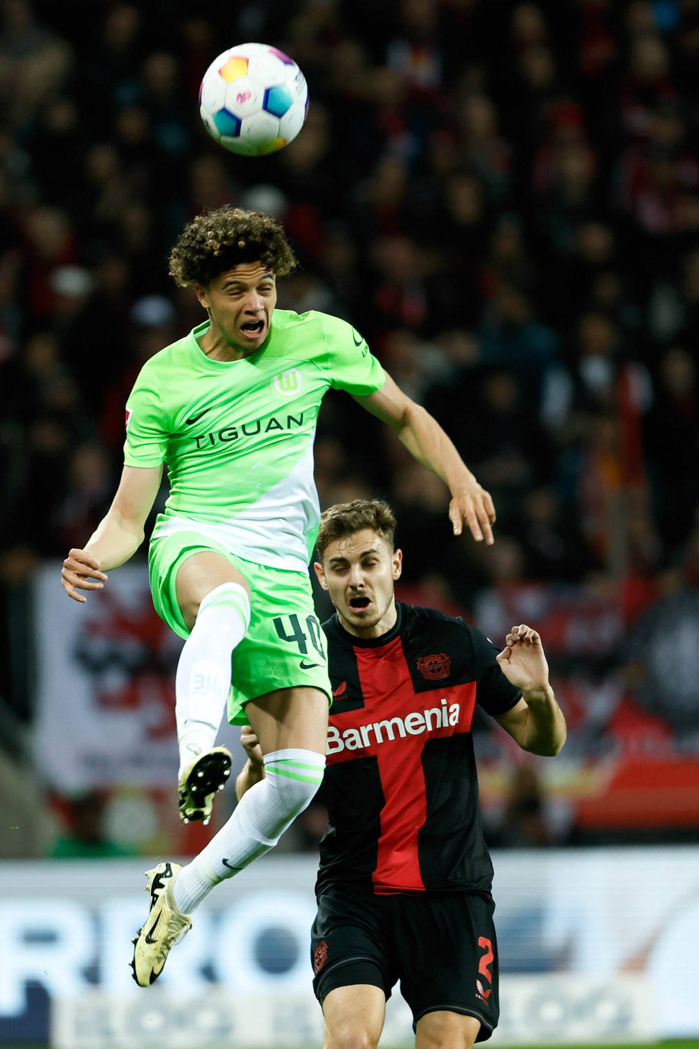 勒沃库森球员集体练习，备战未来比赛